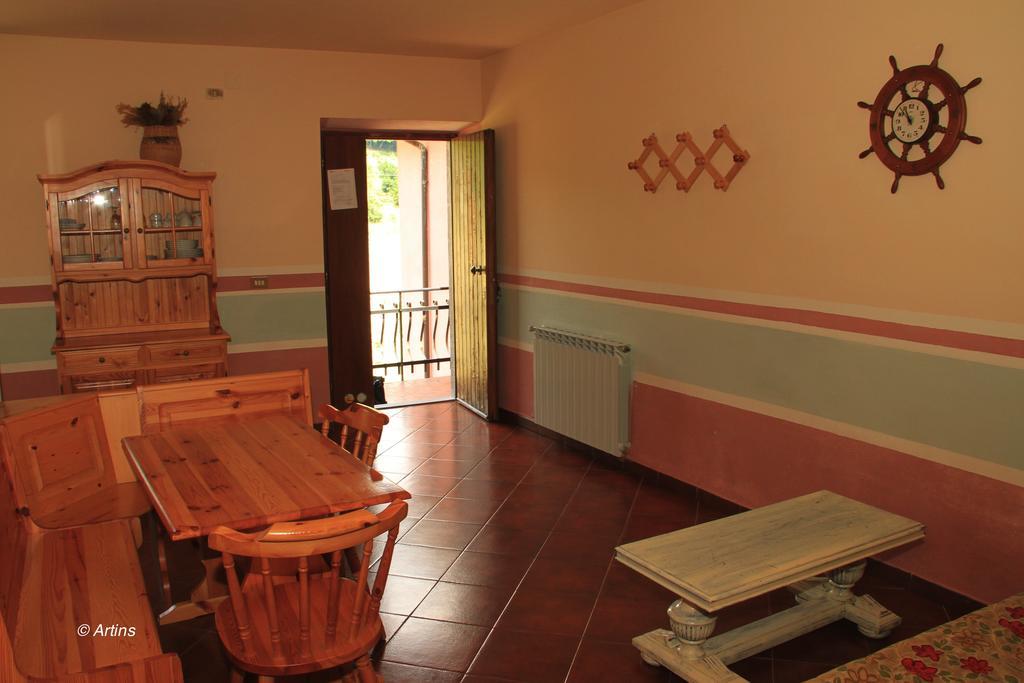 Agriturismo La Praduscella ฟิวิซซาโน ภายนอก รูปภาพ
